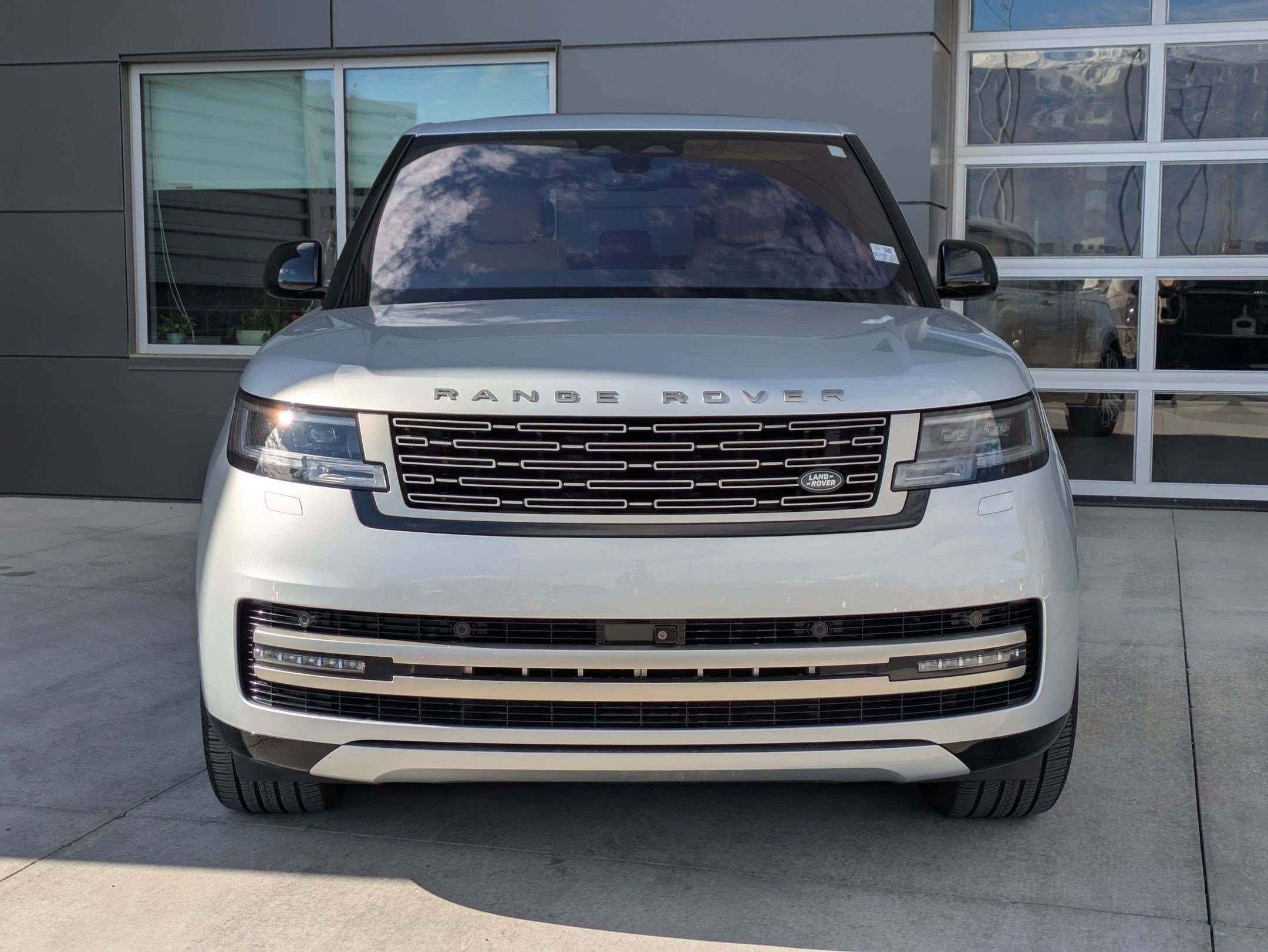 Certified 2023 Land Rover Range Rover SE image 2