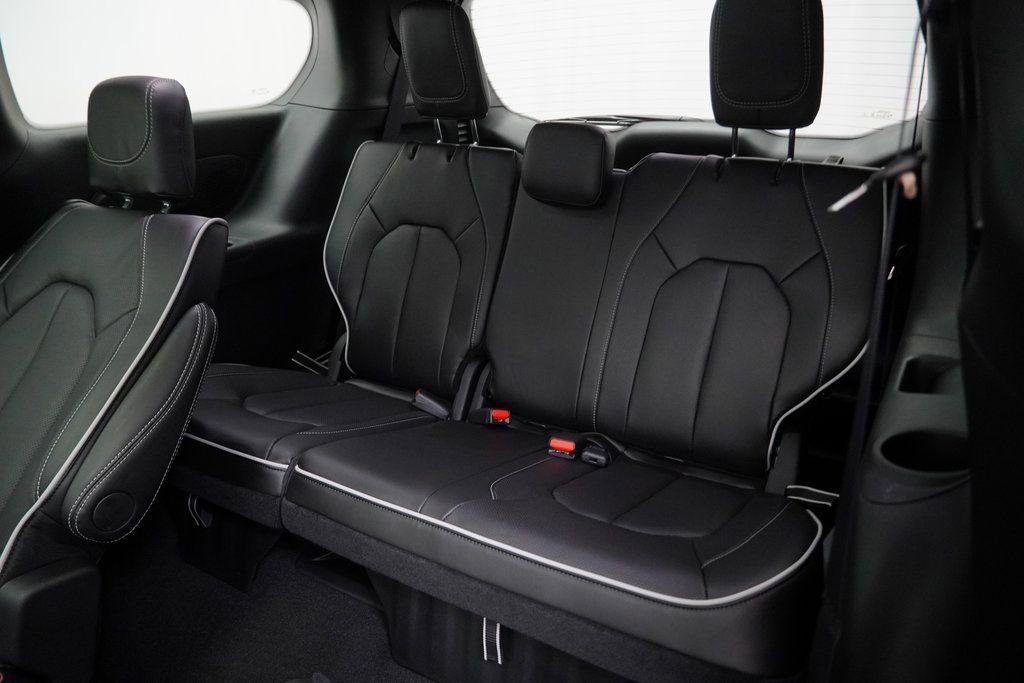 New 2026 Chrysler Pacifica Limited w/ S Appearance Package image 19