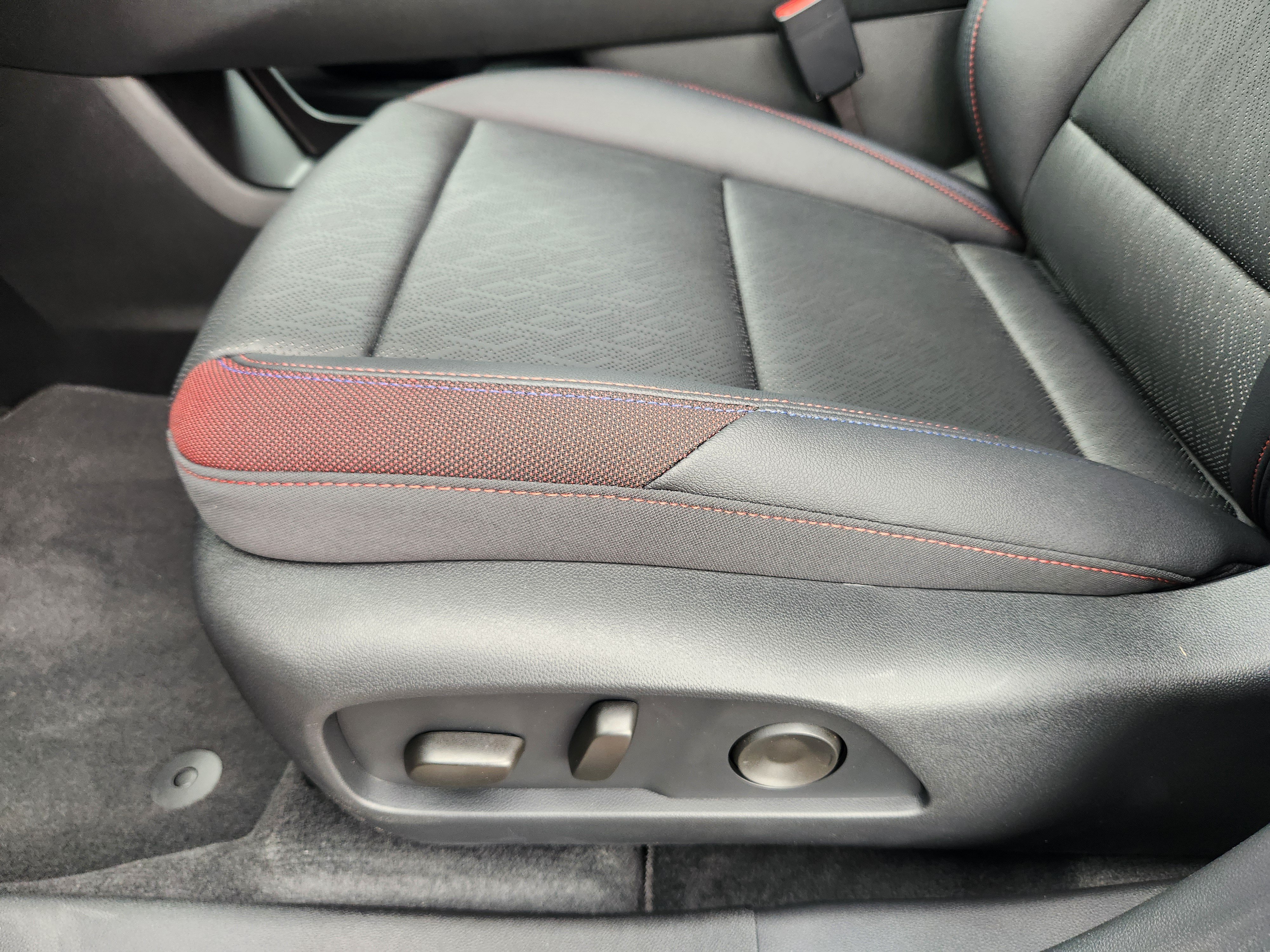 New 2026 Chevrolet Equinox RS w/ Convenience Package III FWD image 18