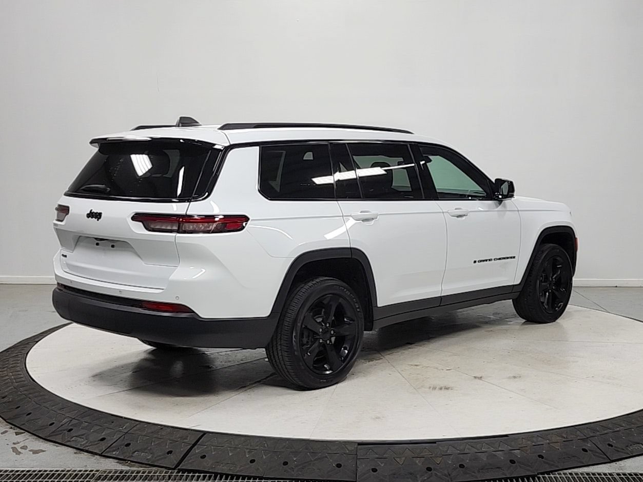Used 2024 Jeep Grand Cherokee L Laredo AWD/4WD image 7