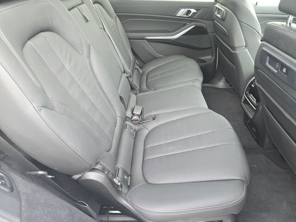 Used 2021 BMW X7 xDrive40i w/ Luxury Seating Package AWD/4WD image 21