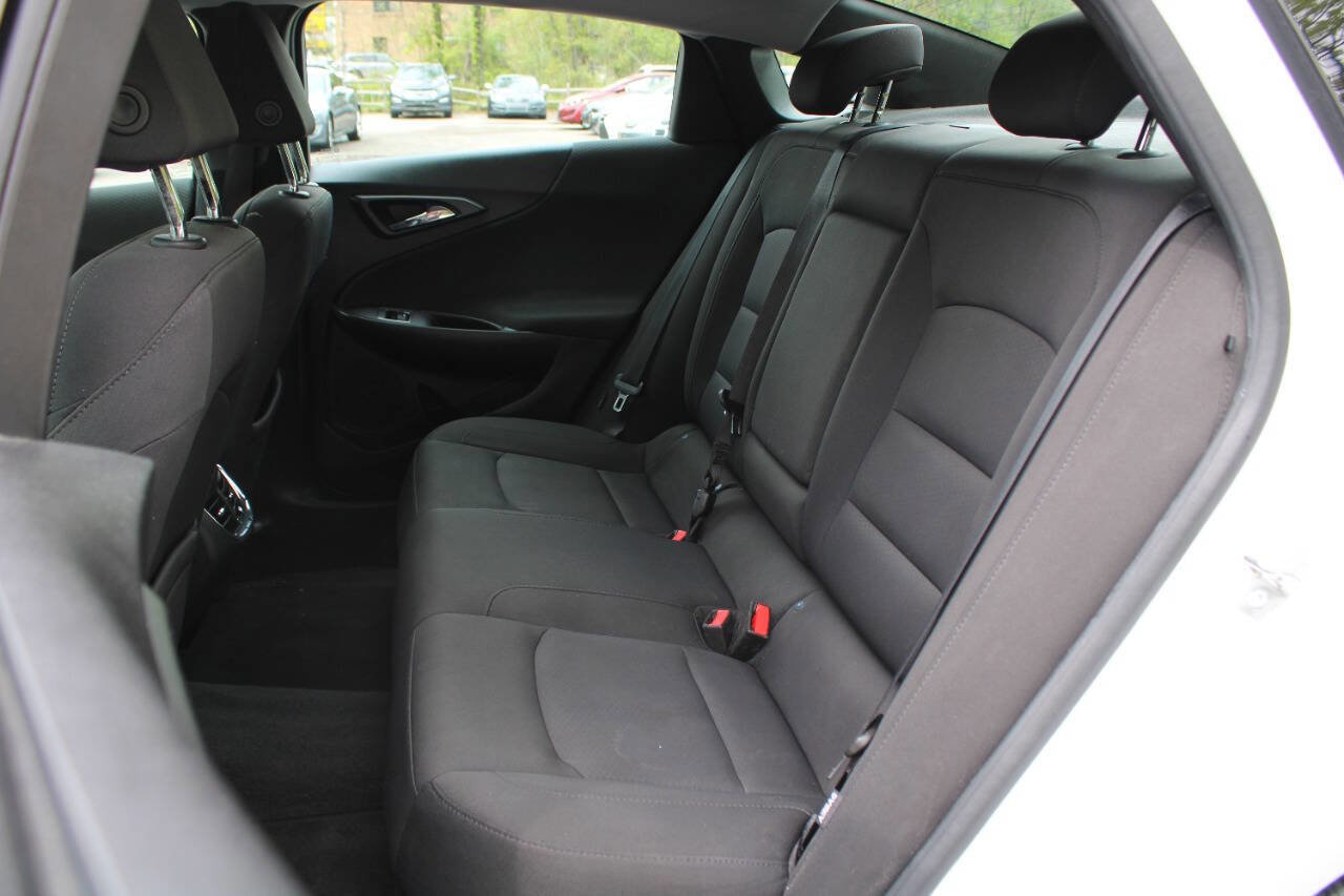 Used 2018 Chevrolet Malibu LT w/ Driver Confidence Package FWD image 26