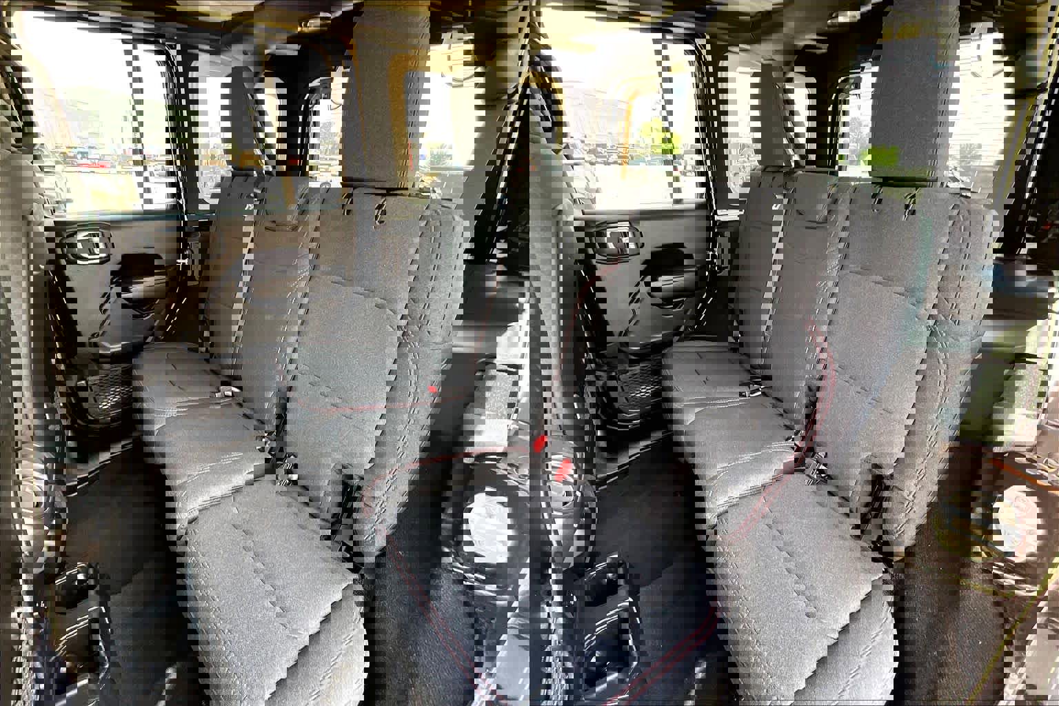 Used 2024 Jeep Wrangler Unlimited Rubicon w/ Convenience Group AWD/4WD image 21