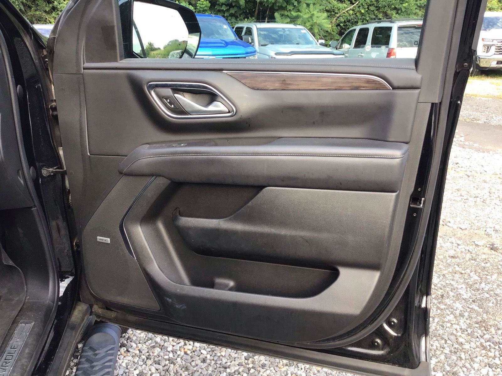 Used 2022 Chevrolet Tahoe Z71 w/ Luxury Package AWD/4WD image 9