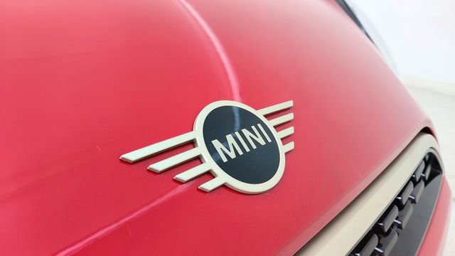 Used 2025 MINI Cooper 4-Door Hardtop image 16