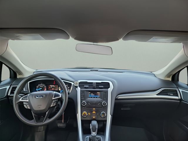 Used 2016 Ford Fusion SE FWD image 10