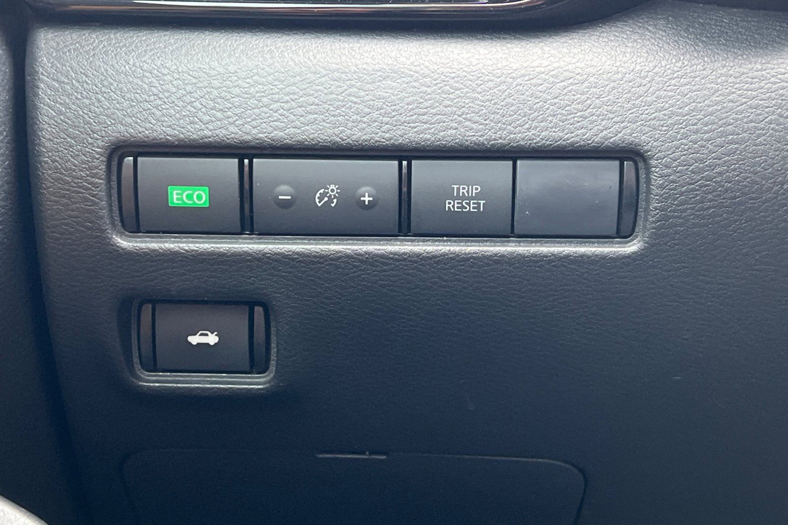 Used 2022 Nissan Sentra SV w/ SV Premium Package image 36