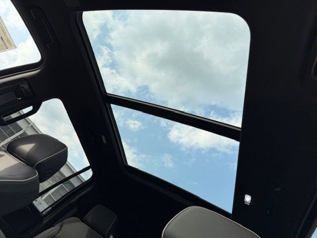 New 2025 Chevrolet Suburban Premier AWD/4WD image 35