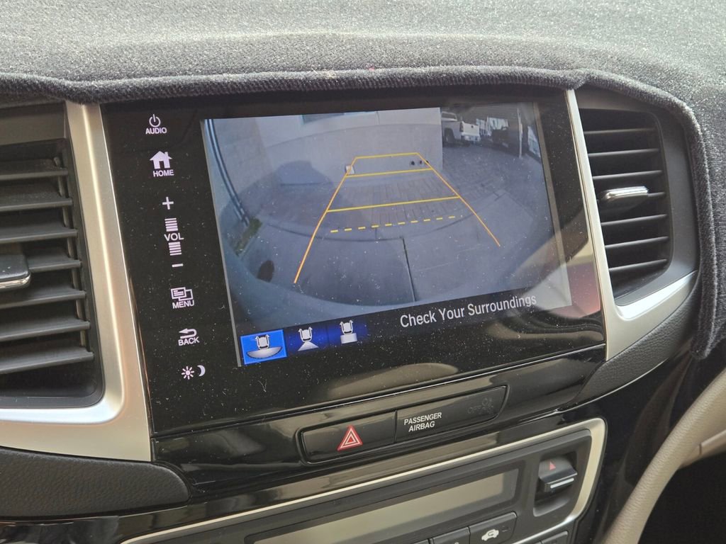 Used 2017 Honda Pilot Touring image 11