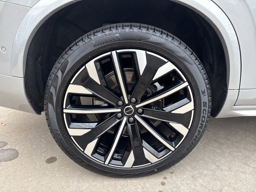 Certified 2025 Volvo XC90 B6 Plus image 15