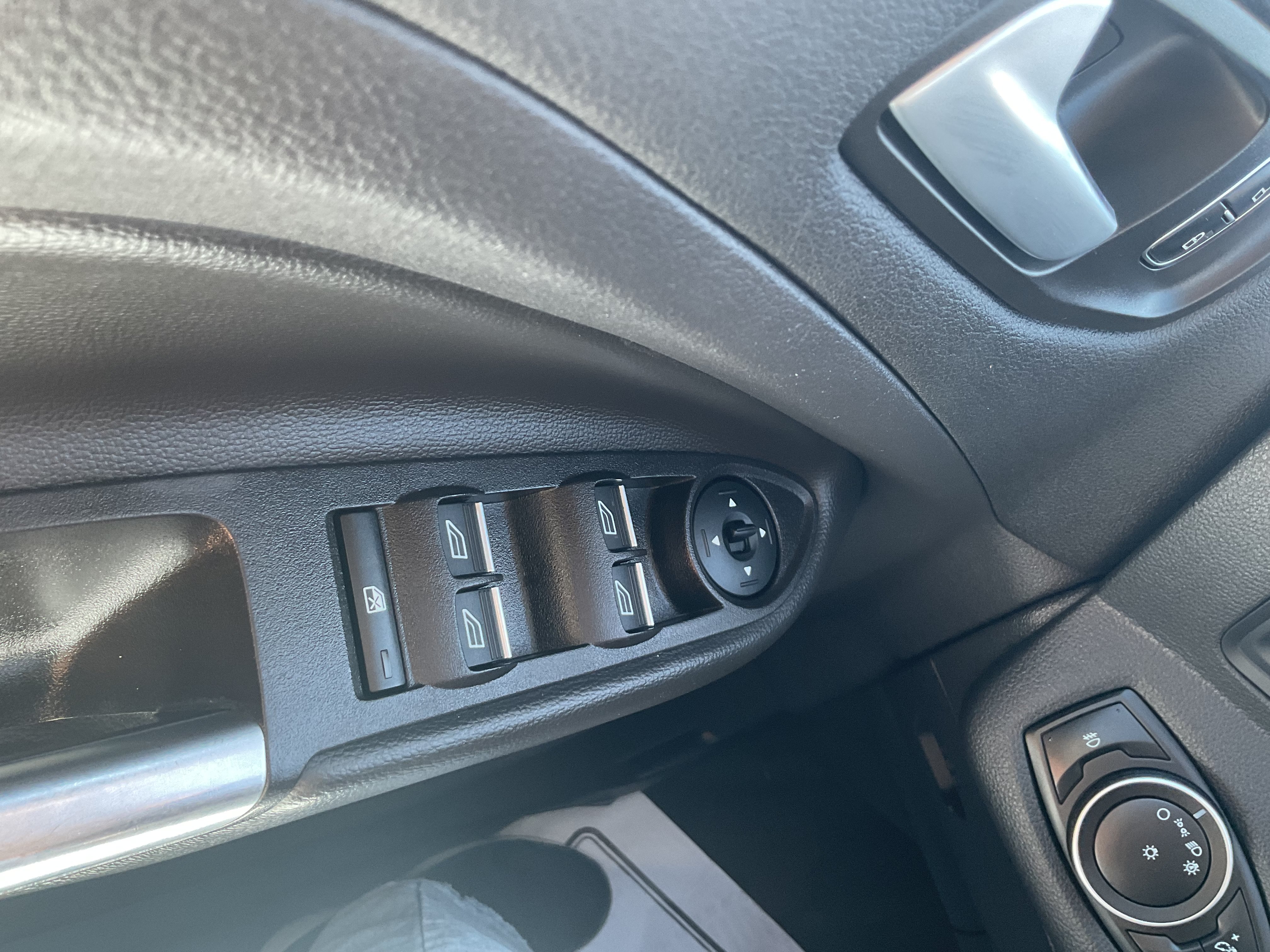 Used 2017 Ford C-MAX Energi Titanium w/ Equipment Group 501A FWD image 12