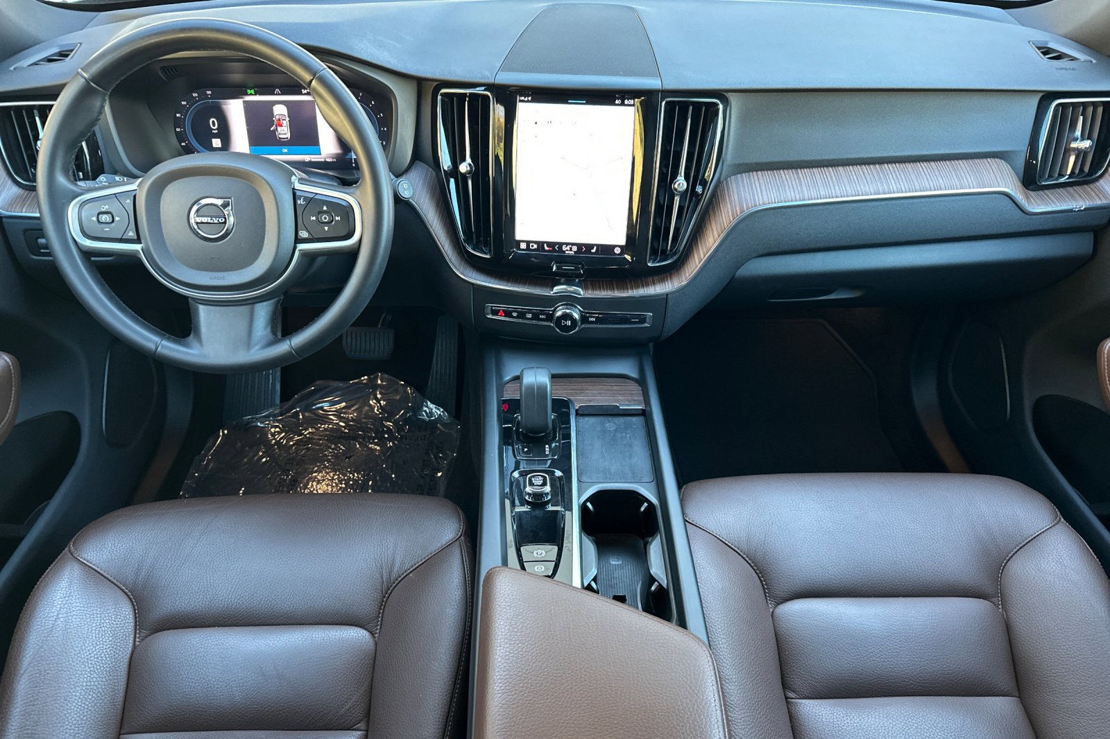 Certified 2022 Volvo XC60 B5 Momentum image 16