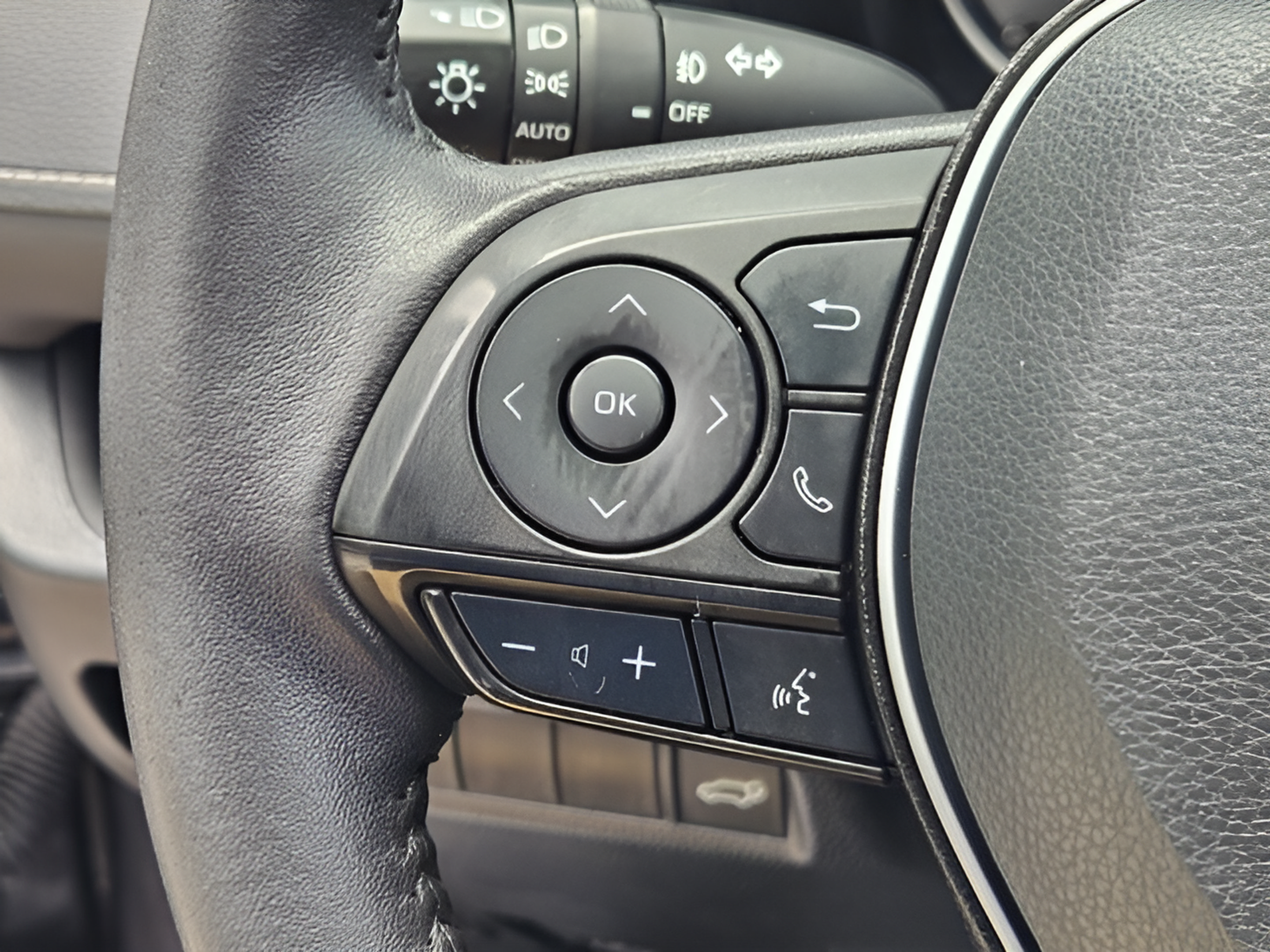 Used 2022 Toyota RAV4 XLE Premium FWD image 25