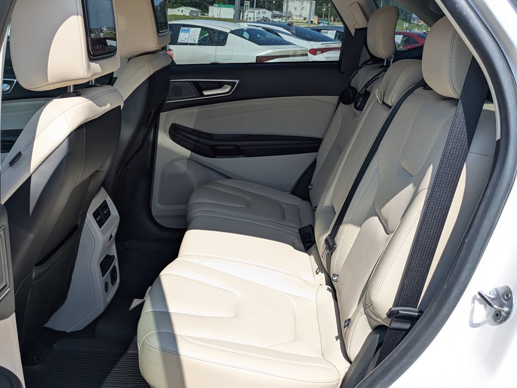 Used 2022 Ford Edge Titanium w/ Equipment Group 301A AWD/4WD image 10