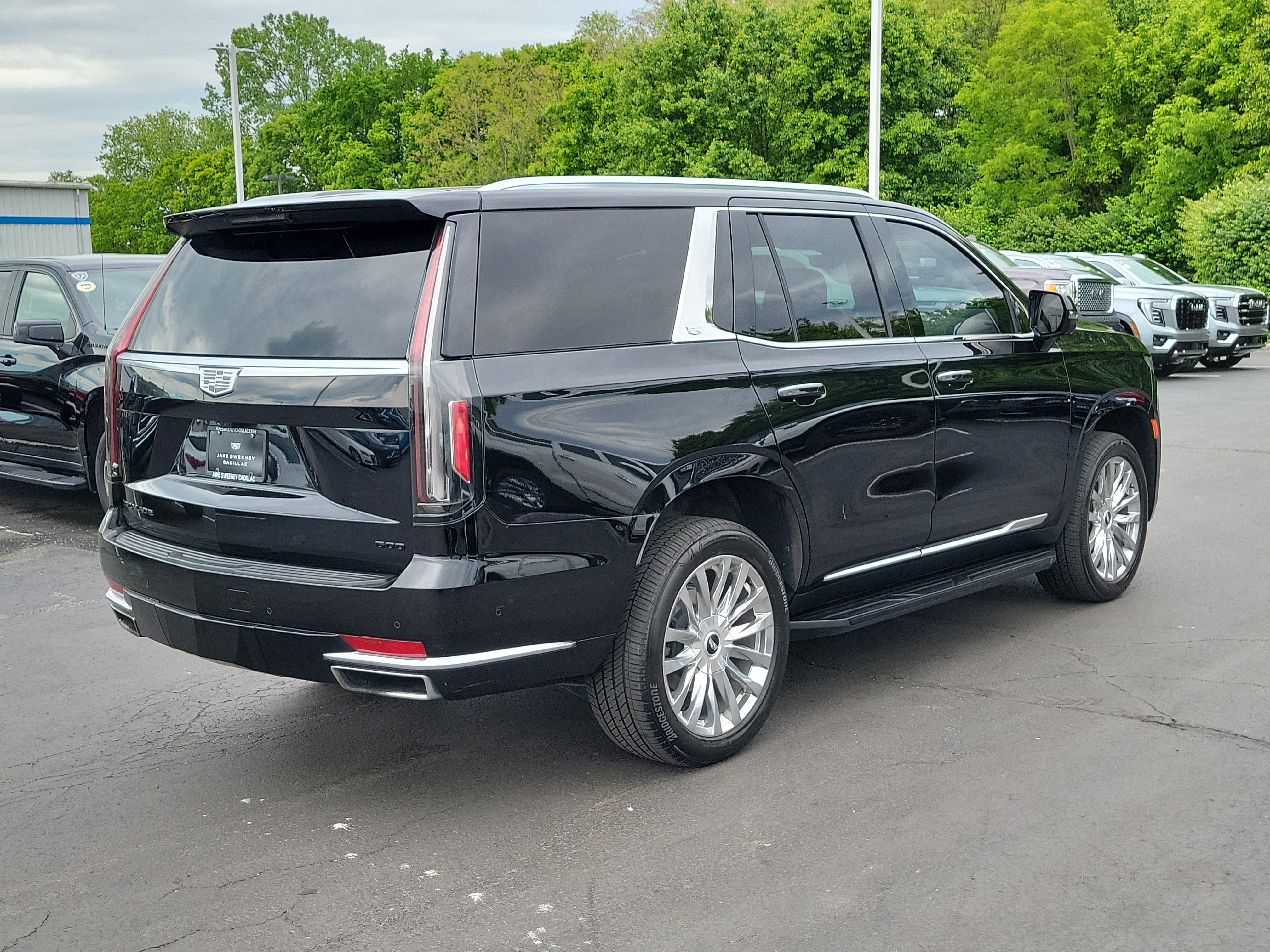 Used 2021 Cadillac Escalade Premium Luxury AWD/4WD image 5
