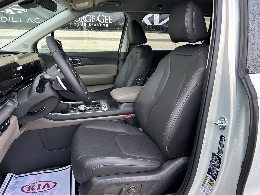 New 2026 Kia Carnival EX FWD image 11
