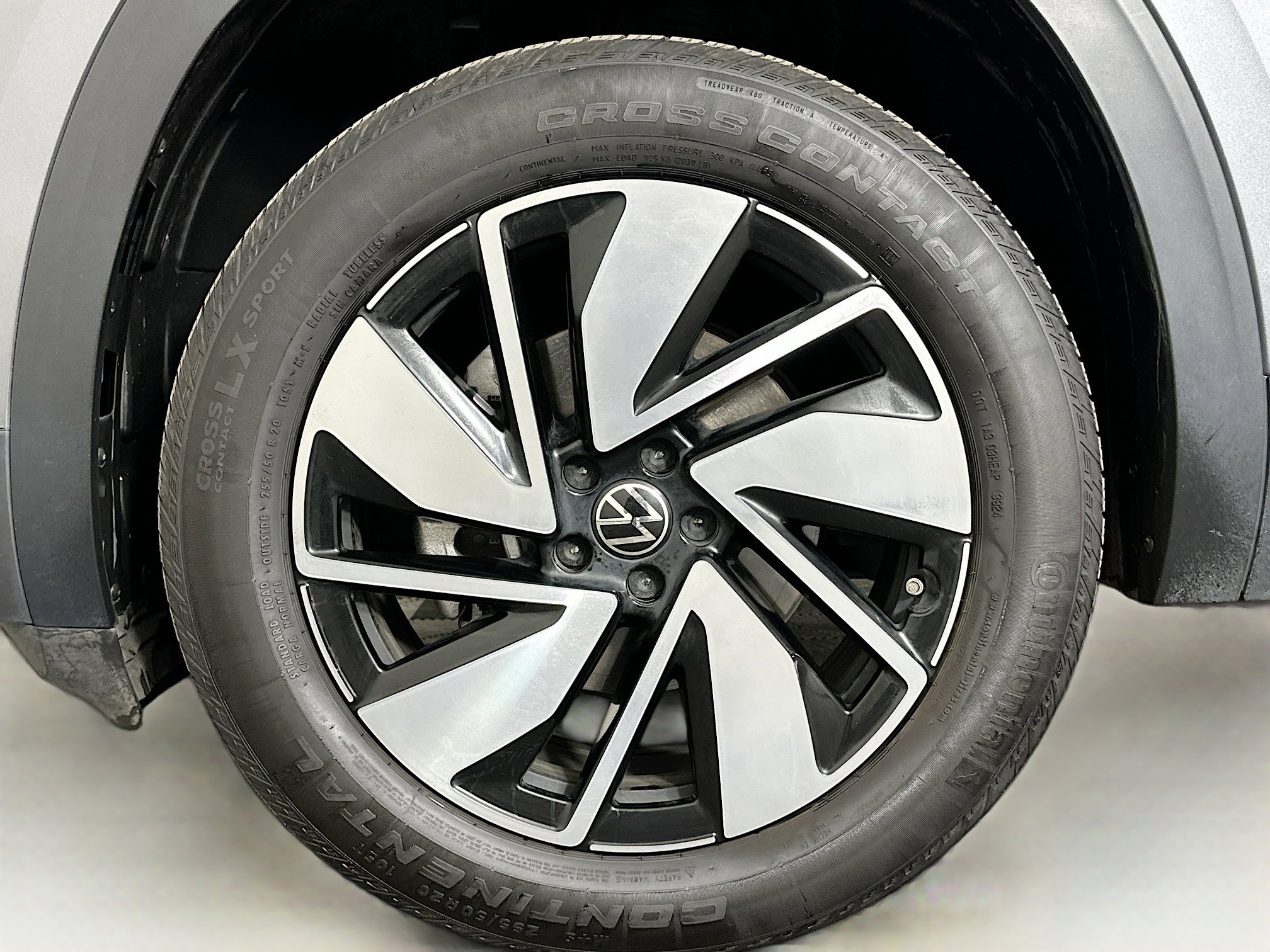 Used 2025 Volkswagen Atlas SE image 11