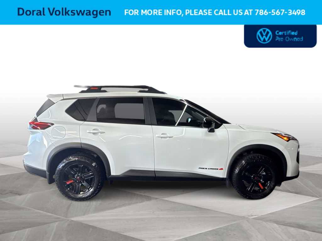 Used 2025 Nissan Rogue SV AWD/4WD image 9