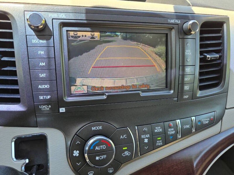 Used 2012 Toyota Sienna XLE w/ Premium Pkg FWD image 22