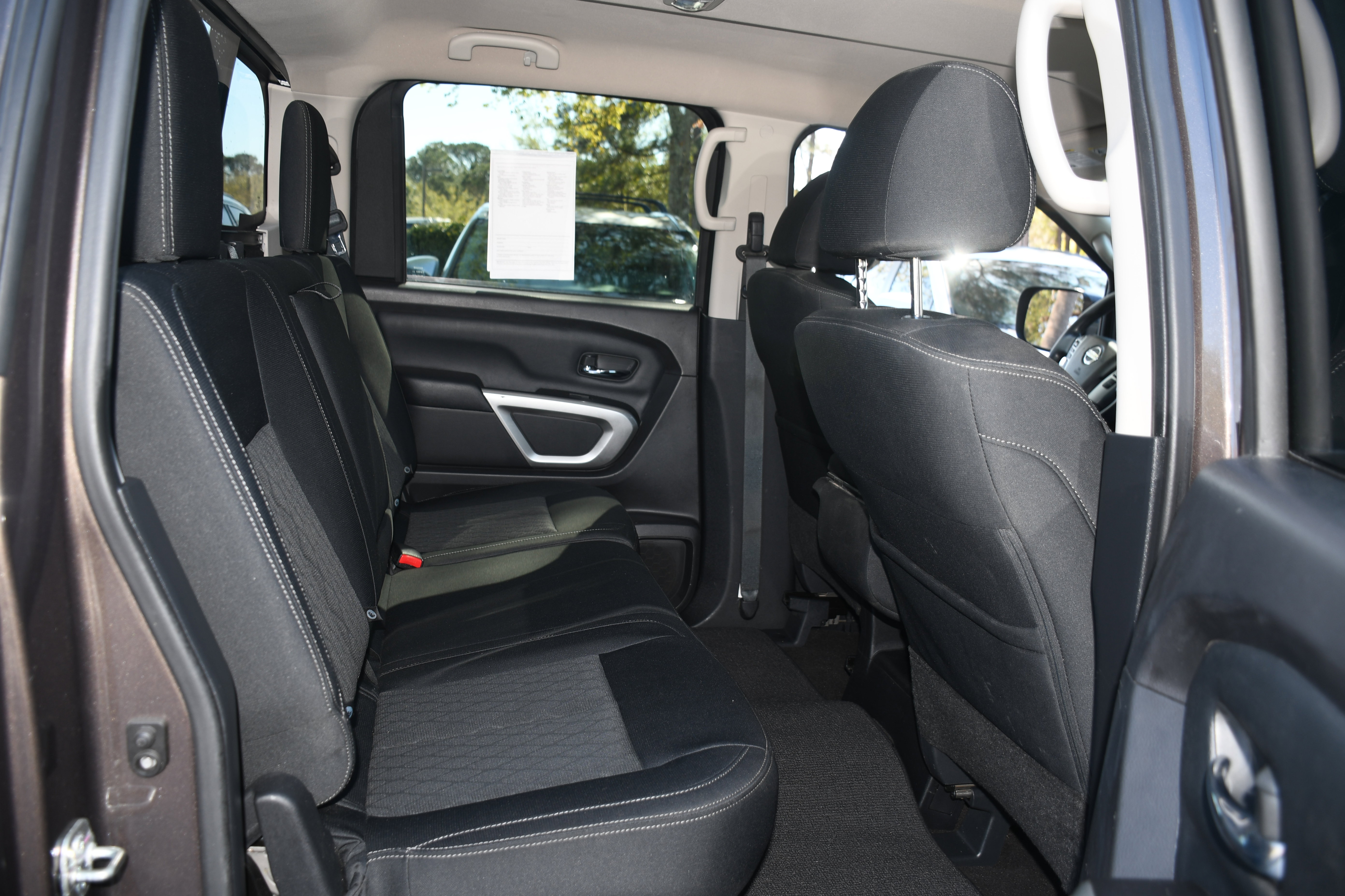 Used 2019 Nissan Titan SV image 17