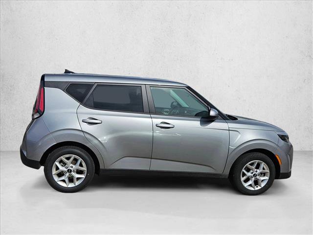 Used 2025 Kia Soul LX w/ LX Technology Package image 4