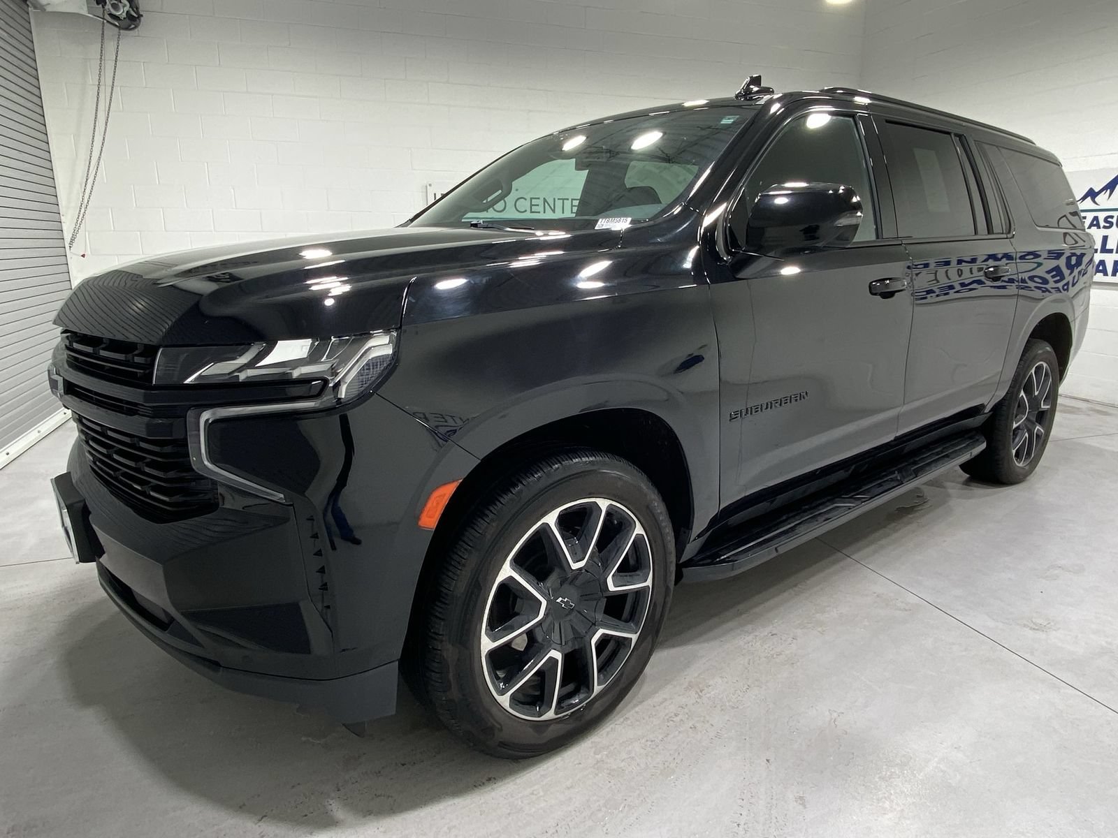 Used 2024 Chevrolet Suburban RST w/ Luxury Package AWD/4WD image 4