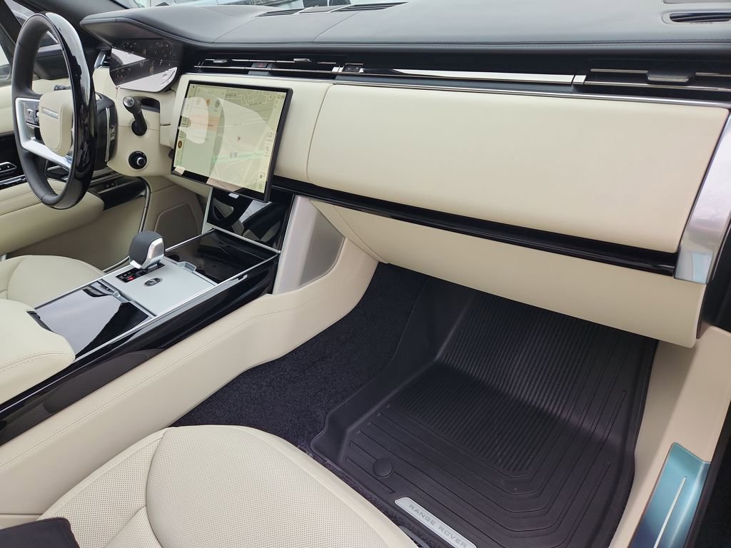 New 2025 Land Rover Range Rover SE image 28