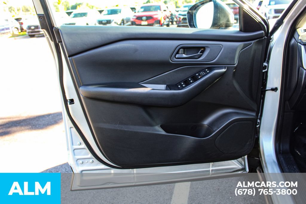 Used 2024 Nissan Rogue S FWD image 36
