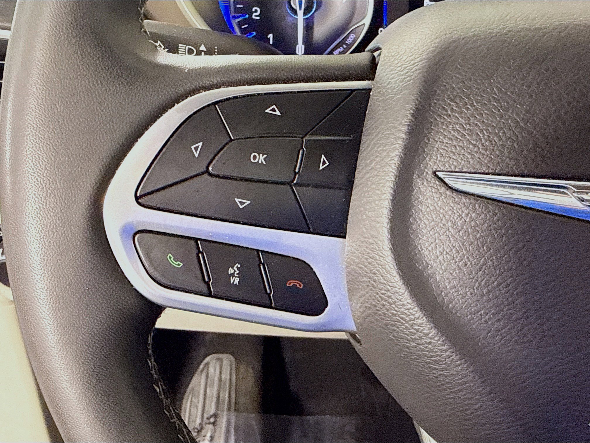 Used 2023 Chrysler Voyager LX FWD image 14
