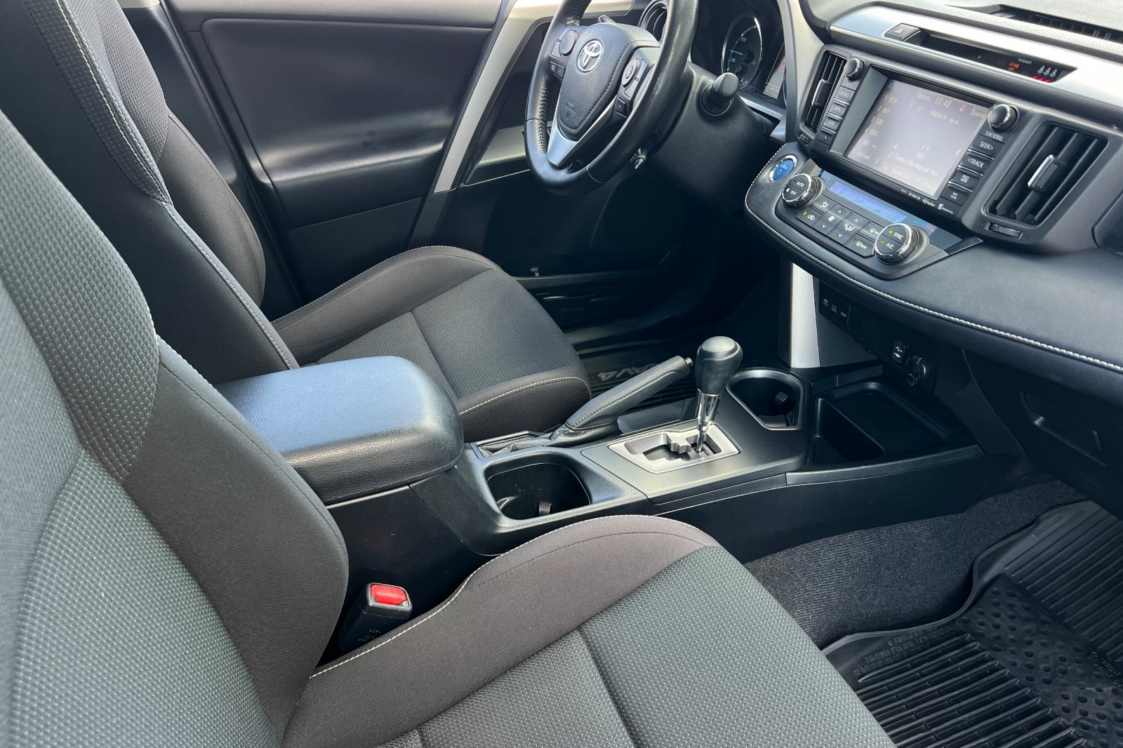 Used 2017 Toyota RAV4 XLE w/ Convenience Package AWD/4WD image 16