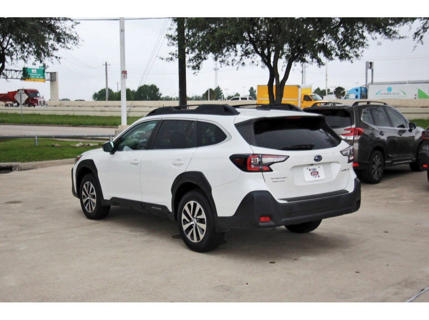Certified 2024 Subaru Outback Premium w/ Popular Package #1A AWD/4WD image 4