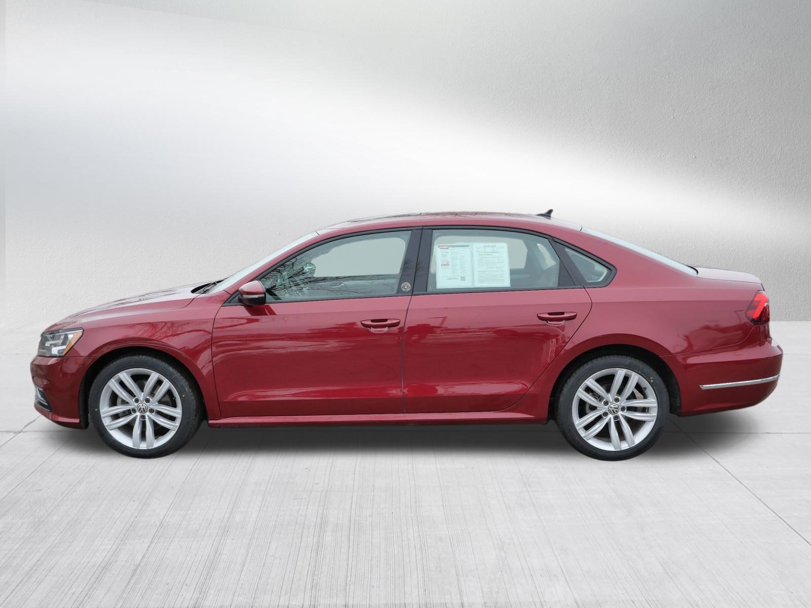 Used 2019 Volkswagen Passat 2.0T Wolfsburg image 4
