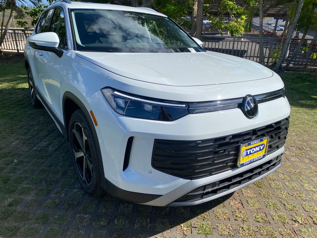 New 2025 Volkswagen Tiguan SE image 1