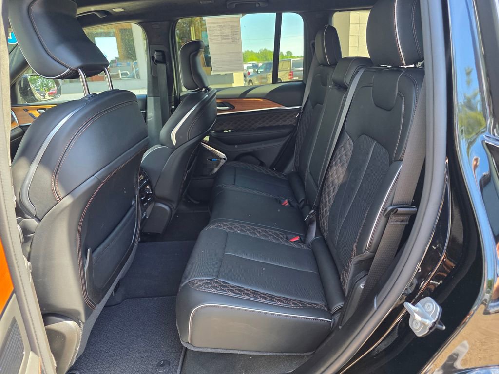 Used 2023 Jeep Grand Cherokee Summit AWD/4WD image 11