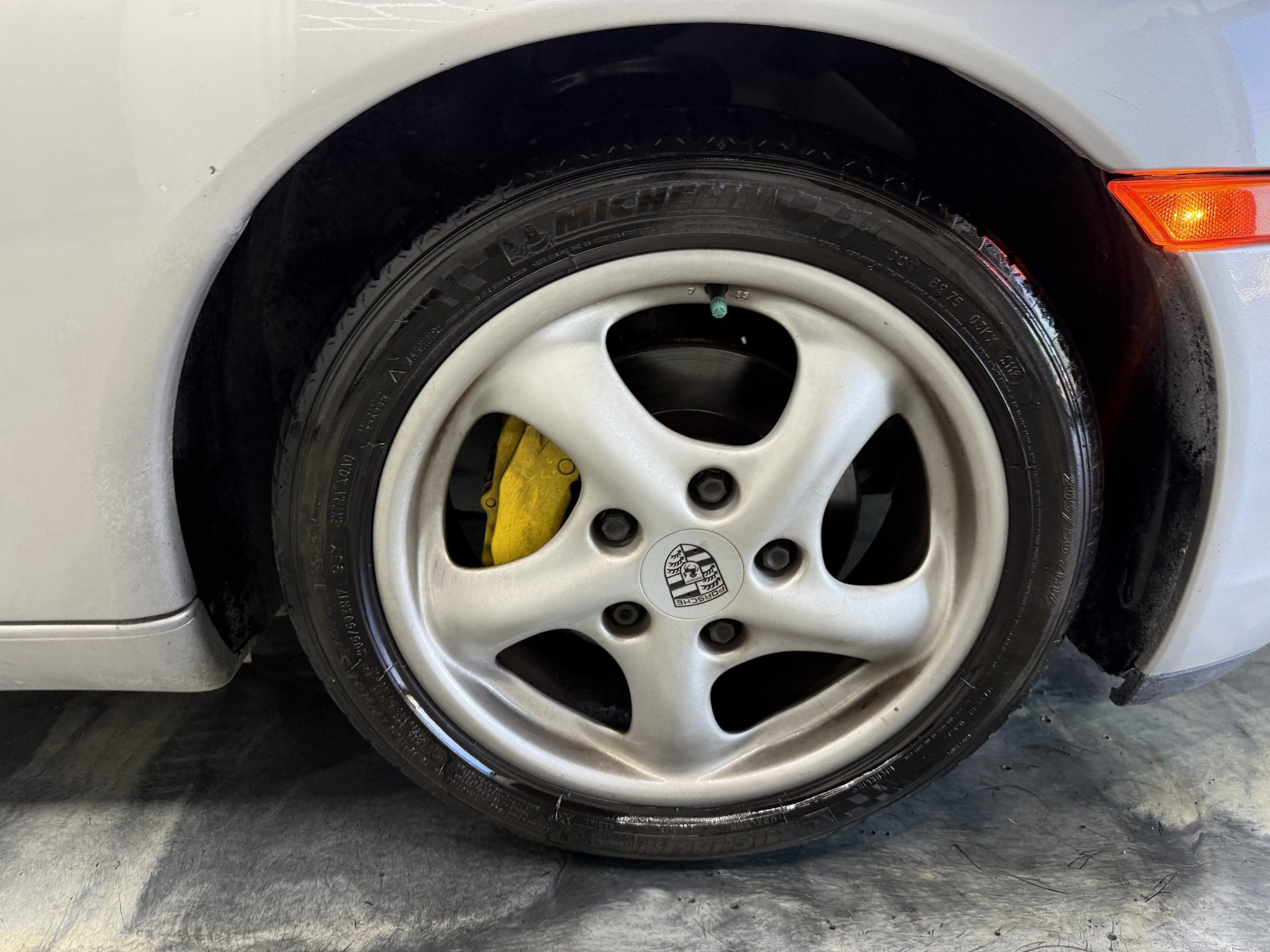 Used 2000 Porsche Boxster RWD image 14