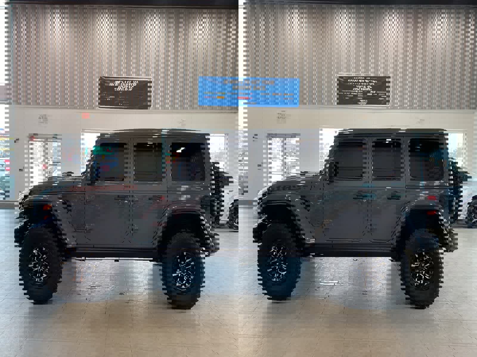 Used 2024 Jeep Wrangler Unlimited Rubicon image 2