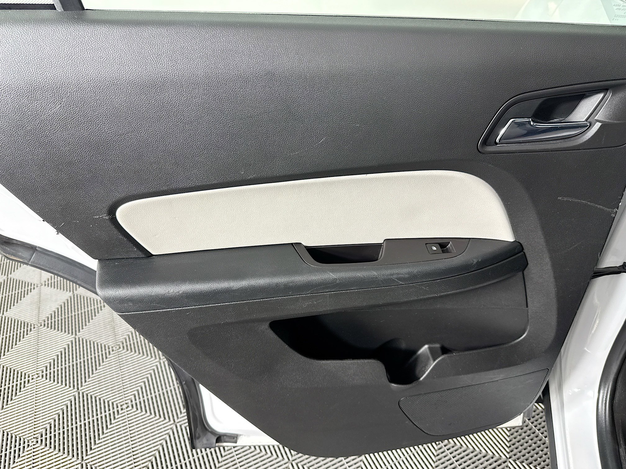 Used 2017 Chevrolet Equinox LS image 22