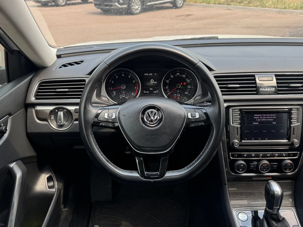 Used 2018 Volkswagen Passat 2.0T SE FWD image 11