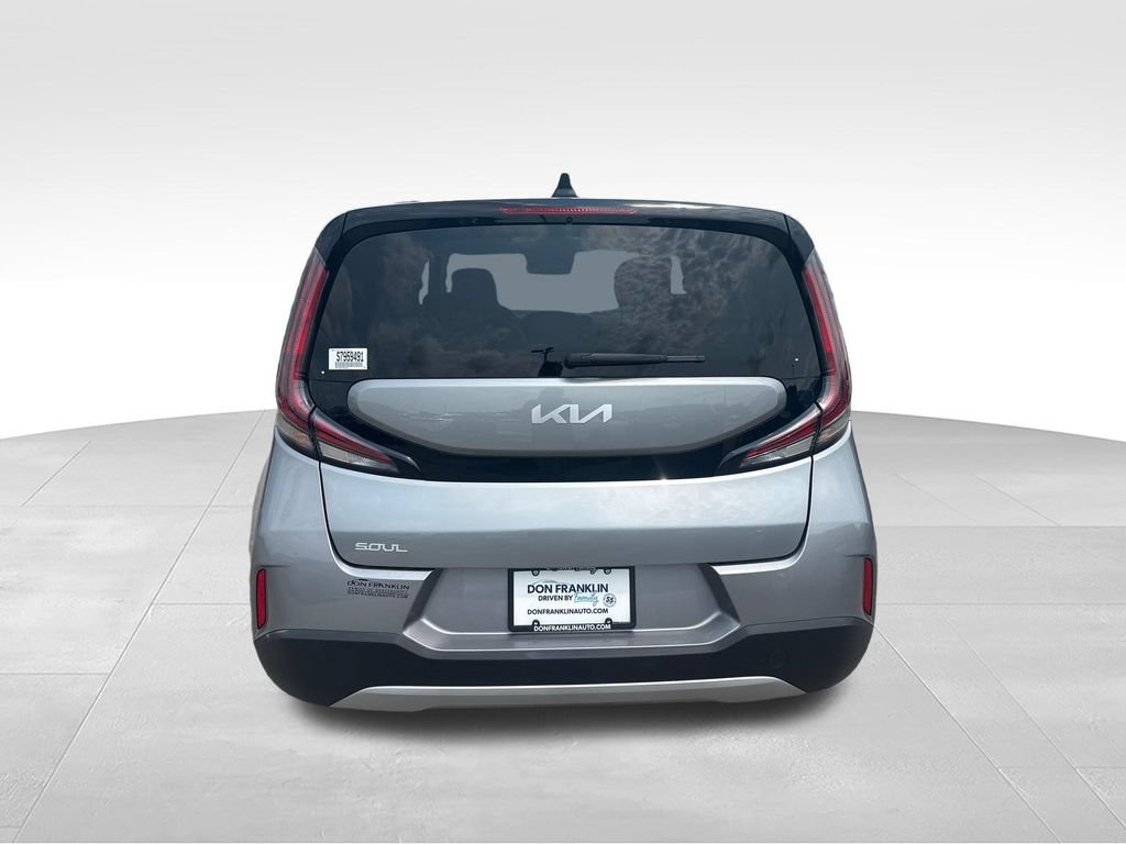 Used 2025 Kia Soul LX w/ LX Technology Package FWD image 4