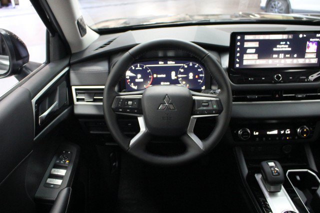 New 2026 Mitsubishi Outlander SE FWD image 21