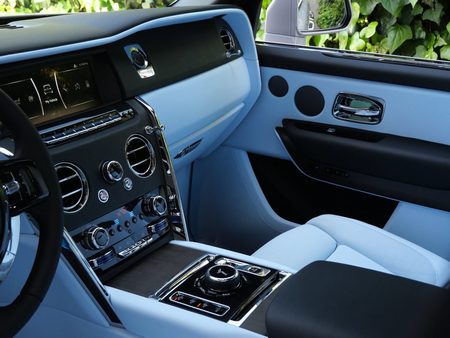 Certified 2024 Rolls-Royce Cullinan AWD/4WD image 24