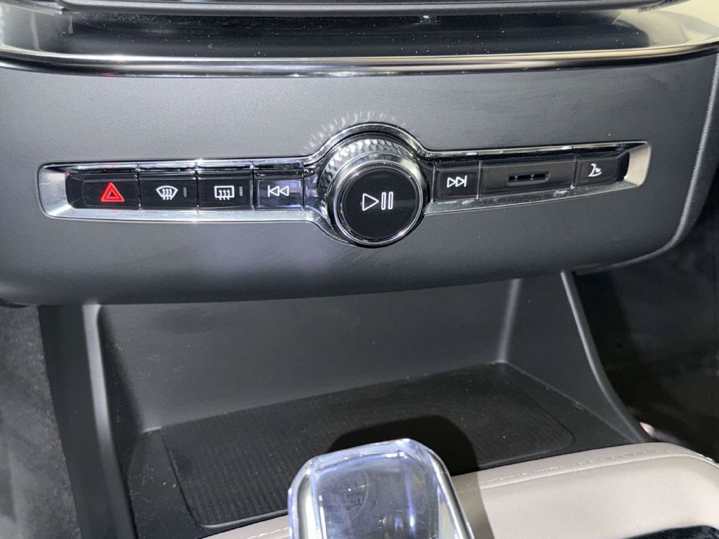 Used 2025 Volvo XC90 B6 Plus AWD/4WD image 25