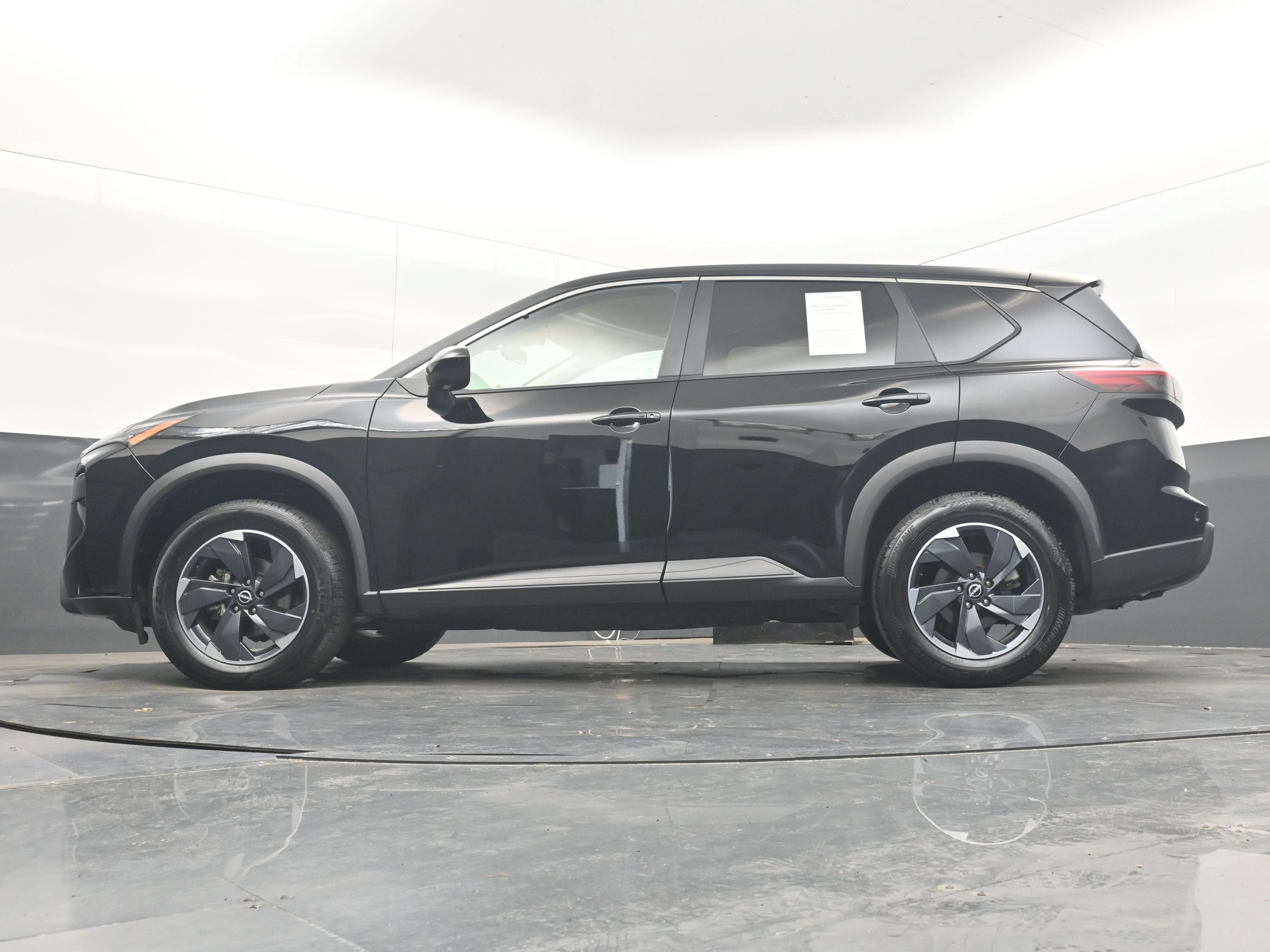 Used 2025 Nissan Rogue SV FWD image 30