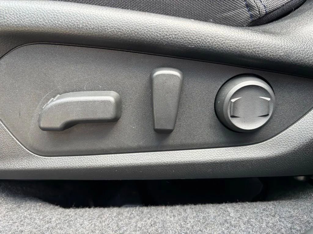 Used 2025 Subaru Forester Premium AWD/4WD image 24