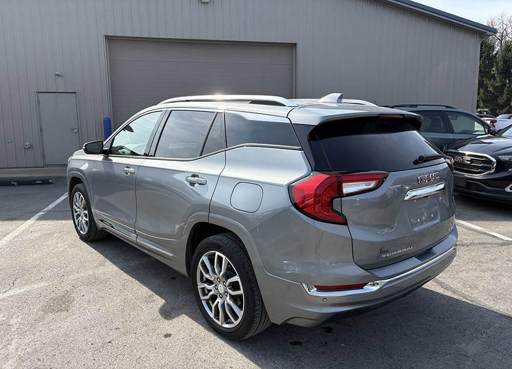 Used 2024 GMC Terrain Denali w/ Denali Premium Package image 5
