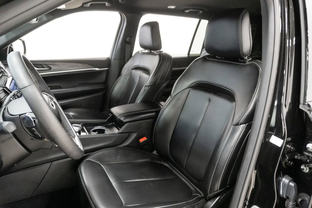 Certified 2024 Jeep Grand Cherokee L Limited w/ Black Appearance Package image 7