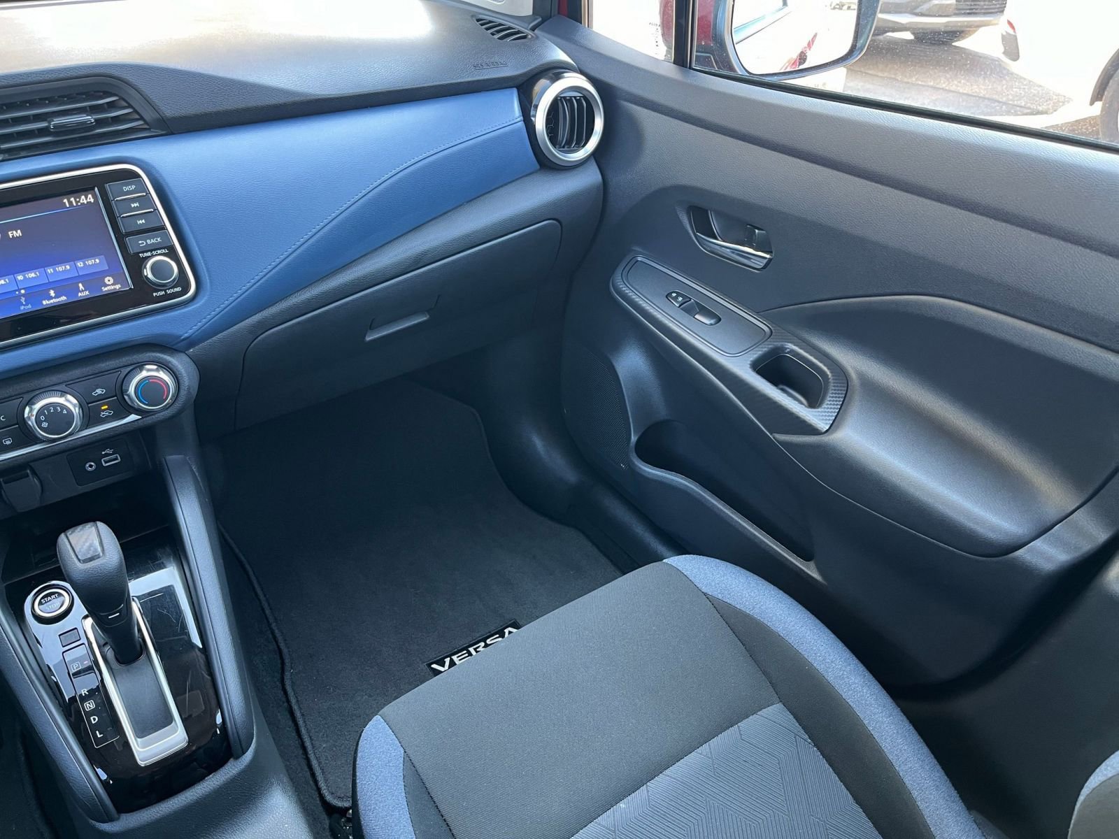 Used 2025 Nissan Versa SV image 31