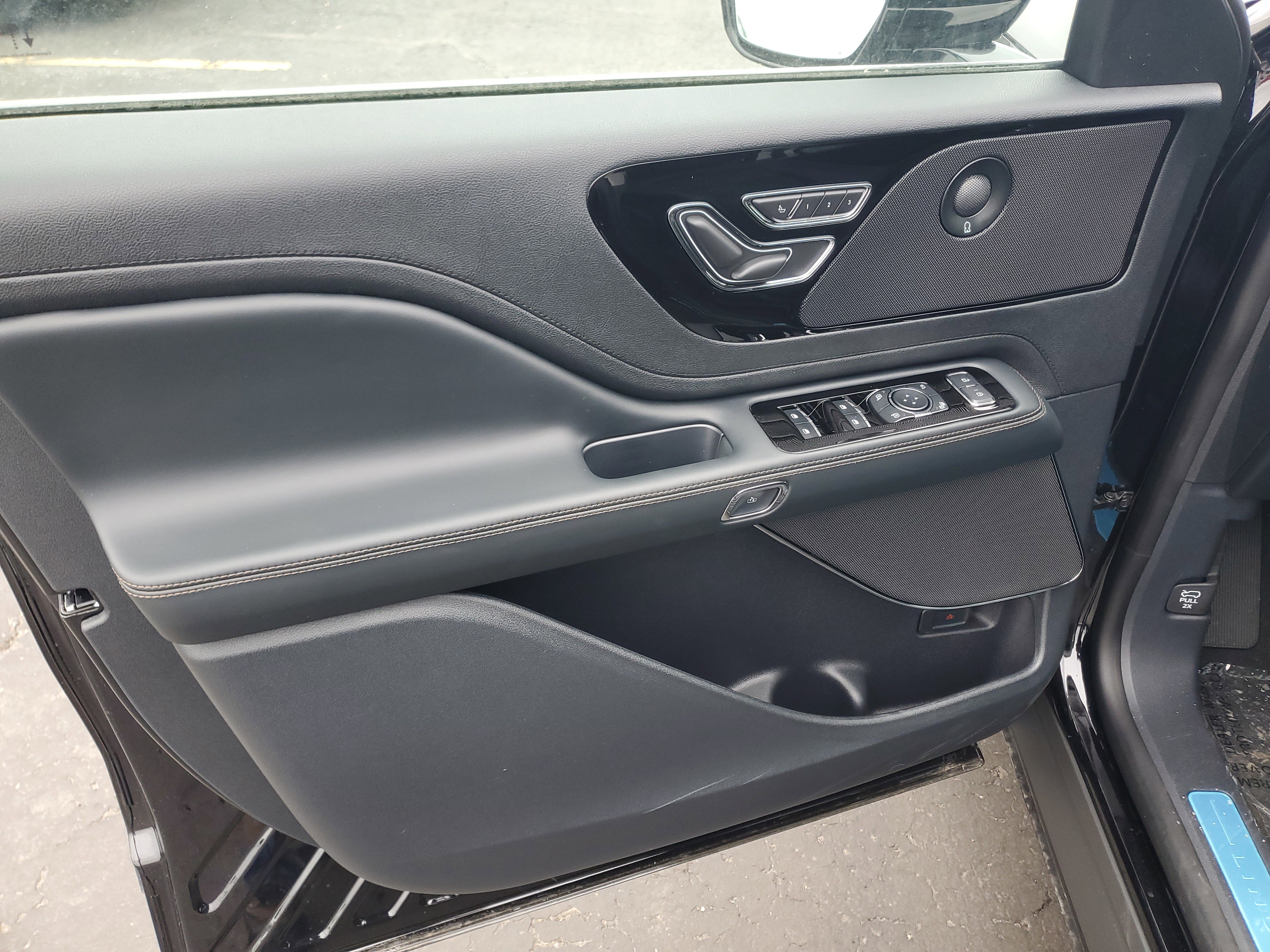 New 2026 Lincoln Aviator AWD image 8