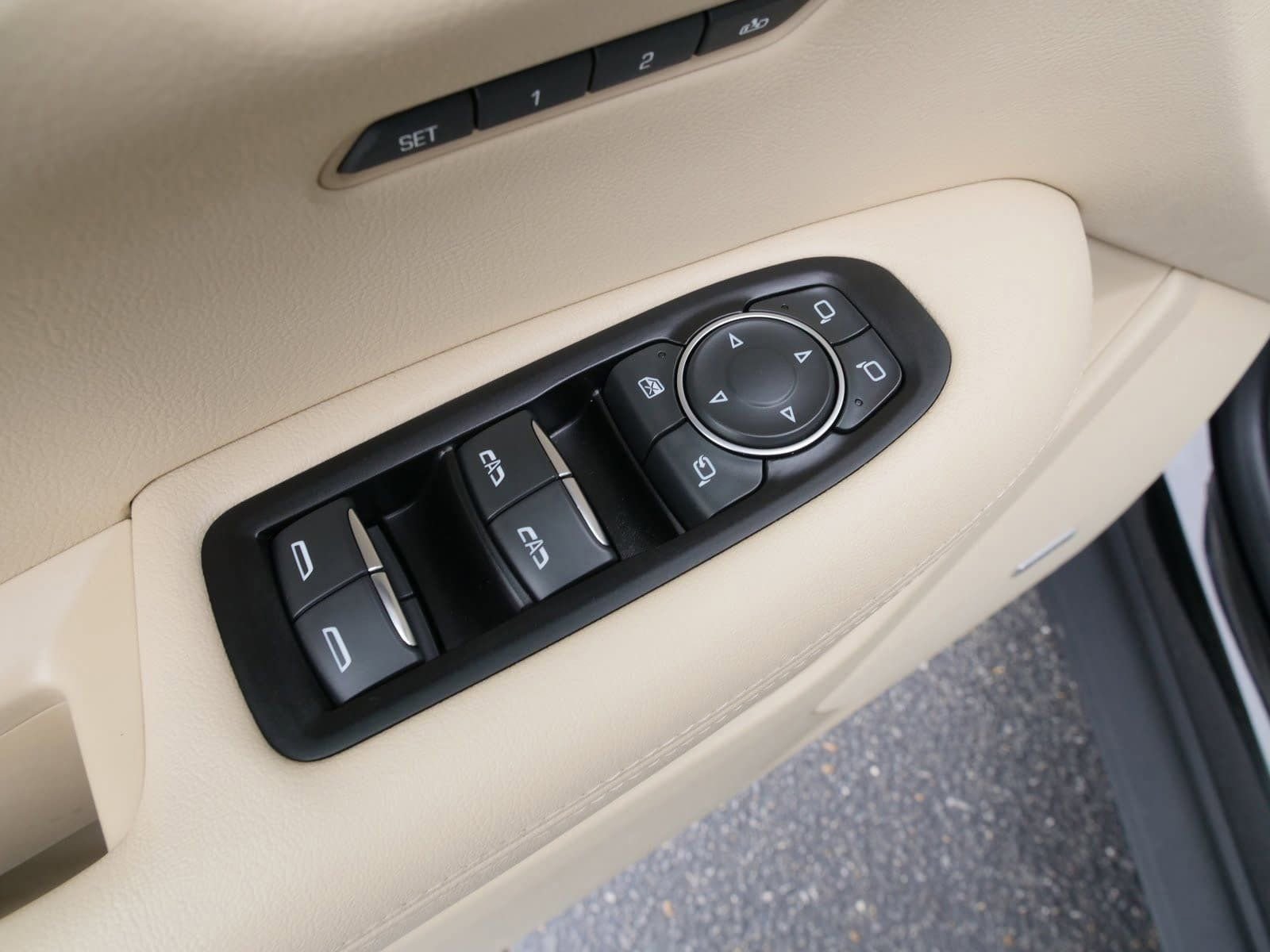 Used 2018 Cadillac XT5 Luxury w/ Driver Awareness Package image 18