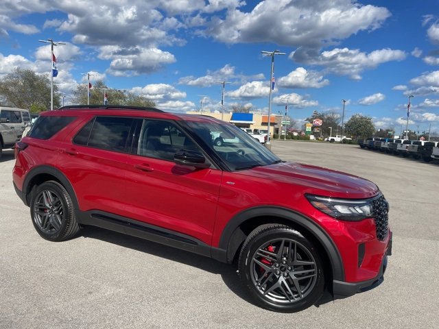 New 2026 Ford Explorer ST-Line w/ ST-Line Street Pack video 2